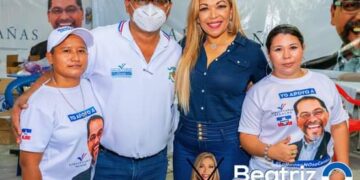 Beatríz Olmedo visitó casa sede en Santo Tomás