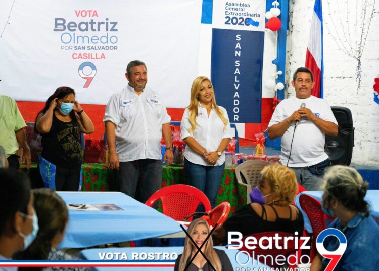 Amador y Beatríz Olmedo visitan al sector obrero en Apopa