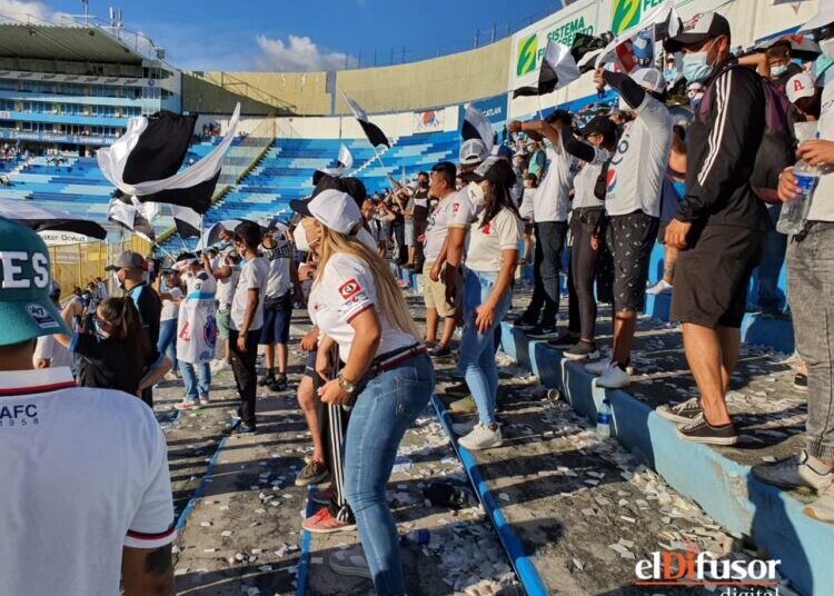 ¡Beatriz Olmedo no le tuvo miedo a VIETNAM! en el estadio Cuscatlán. ¨No es la primera ni la última¨