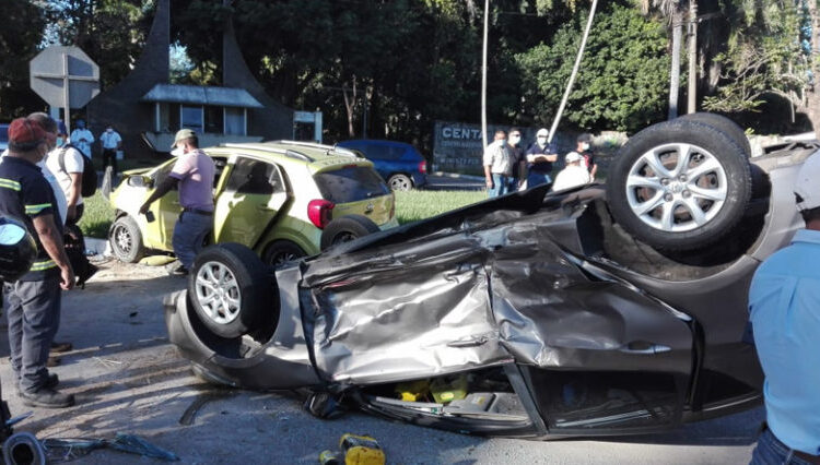 Dos personas lesionadas deja accidente de tránsito en Santa Ana