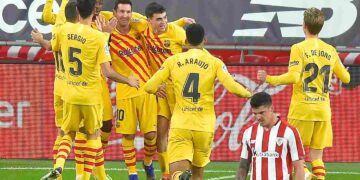Un Messi descomunal amarga el debut de Marcelino