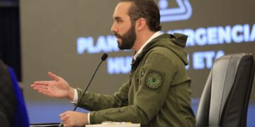 Para desviar atención de suspensión de candidatura de Walter Araujo, Bukele se compara a un dictador ficticio