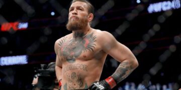 Conor McGregor recibe invitación de Triple H para sumarse a WWE
