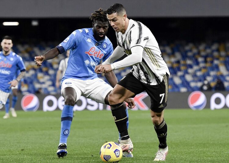Nápoles dio el golpe al derrotar a Juventus