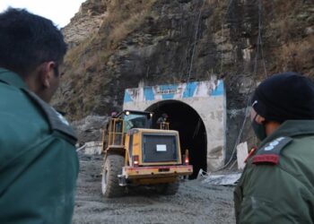 Elevan a 19 muertos y 200 desaparecidos por avalancha en glaciar en India