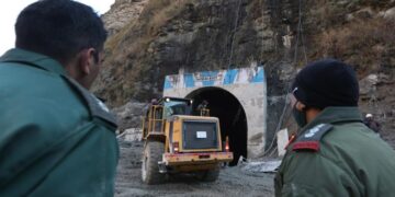 Elevan a 19 muertos y 200 desaparecidos por avalancha en glaciar en India