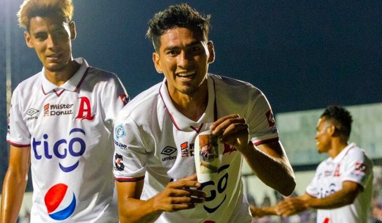 Alianza vence a Chalatenango y lidera el Grupo Centro