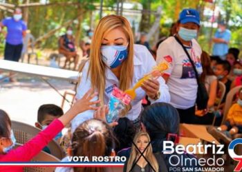 Beatríz Olmedo entregó juguetes a niños en San Martín