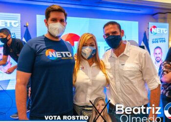 Beatríz Olmedo se reunió con supervisores en 50 centros de votación en San Salvador