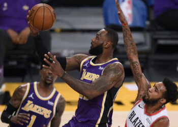 Los Lakers rompen la mala racha ante Portland