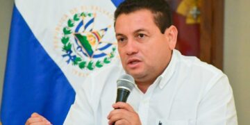 Rolando Castro denuncia muerte de empleada despedida por d´Aubuisson sin ver justicia en su caso