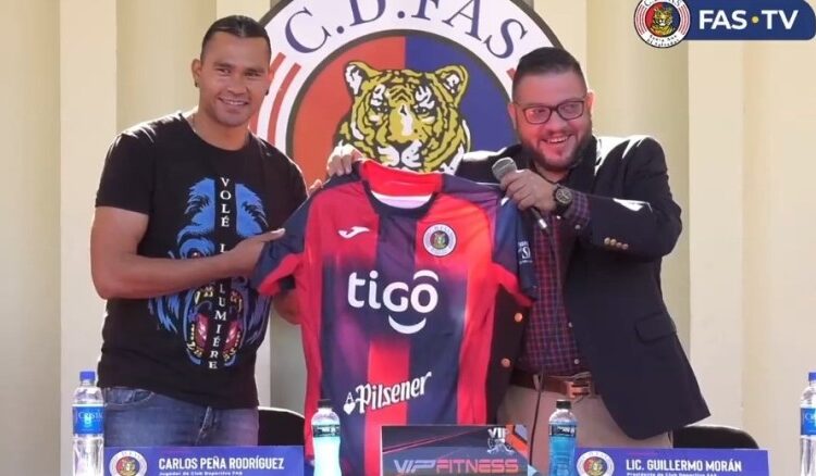 Gullit Peña: “Quiero dejar una estrellita bordada acá… Una o varias”