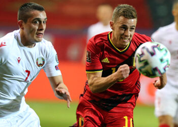 Bélgica golea 8-0 a Bielorrusia, Gales sigue viva