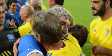 Indes firma convenio con el Cádiz CF en beneficio del fútbol salvadoreño