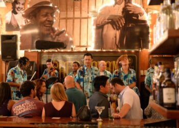 Colombia decreta toques de queda los fines de semana