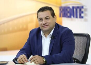 Ministro Rolando Castro hizo un llamado a los sindicalistas del ISSS a atender la emergencia sanitaria