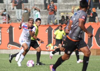 L.A. Firpo sacó el negocio para mantener el liderato en el derbi oriental