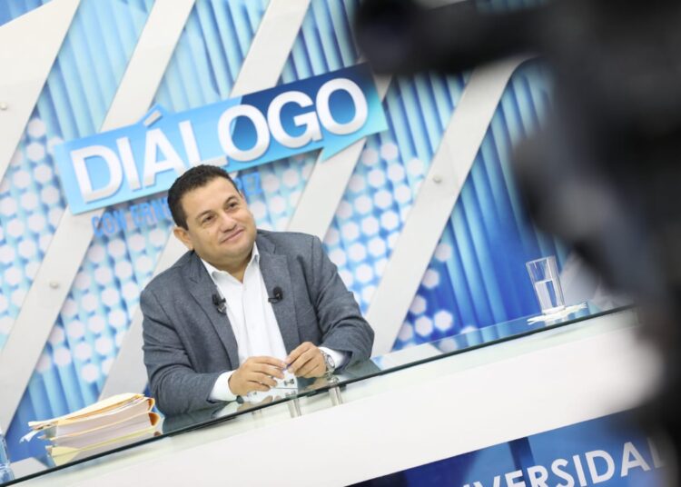 Ministro Rolando Castro se compromete con familia doliente ante fallecimiento de trabajador que hará todo lo posible para que empresa “responda cómo debe ser”