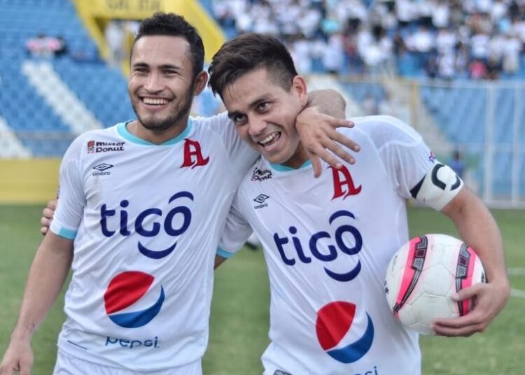 Jugadores del Alianza abandonan a la Selección por no llegar aún acuerdo económicos