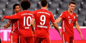 Bayern Múnich, con triplete de Lewandowski, derrotó 4-2 a Dortmund por la Bundesliga