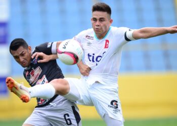 Burlas al Alianza por quejas al horario del juego ante Firpo