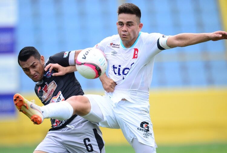 Burlas al Alianza por quejas al horario del juego ante Firpo
