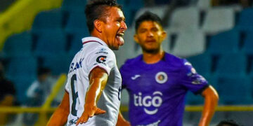 Alianza buscará reafirmar su liderato ante C.D. FAS en el clásico nacional
