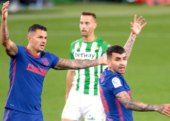 ¡LaLiga arde! El Atlético empata con el Betis y la lucha por la cima es cosa de tres