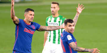 ¡LaLiga arde! El Atlético empata con el Betis y la lucha por la cima es cosa de tres