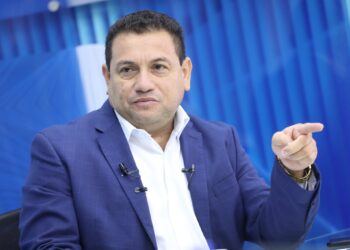 Ernesto Muyshondt lideró una red de corrupción que adjudicó proyectos a cambio de dádivas en la alcaldía de San Salvador, denuncia Rolando Castro