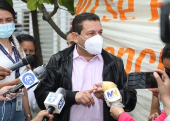 Empleada despedida por su estado de embarazo ya fue reinstalada, confirma Ministro Rolando Castro