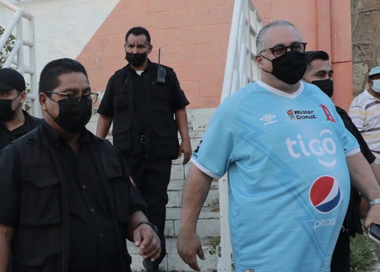 ¿Qué hacía Fito Salume en el estadio Barraza con camisa de Alianza?