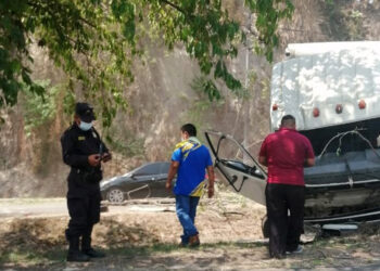 Varios lesionados tras triple choque en carretera de Oro