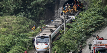Al menos 51 personas mueren en accidente de tren en Taiwán