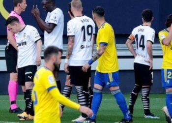 Valencia dice “no creer” a Juan Calá de Cádiz por sus comentarios racistas a Diakhaby