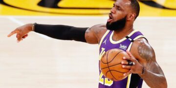 115-122: LeBron sale al rescate de los Lakers