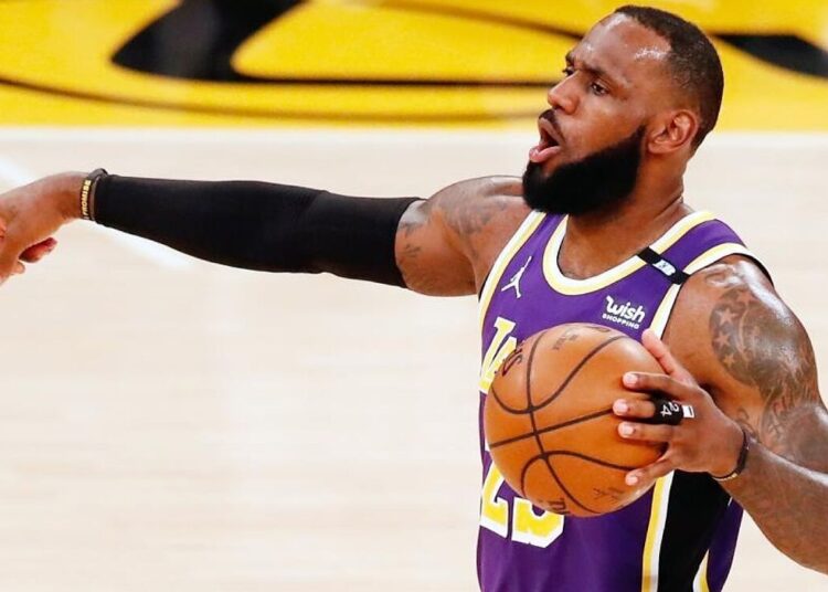 115-122: LeBron sale al rescate de los Lakers