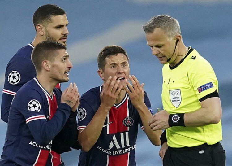 Ander Herrera: «El árbitro le dijo ‘que te jodan’ a Paredes y eso no lo podemos aguantar»