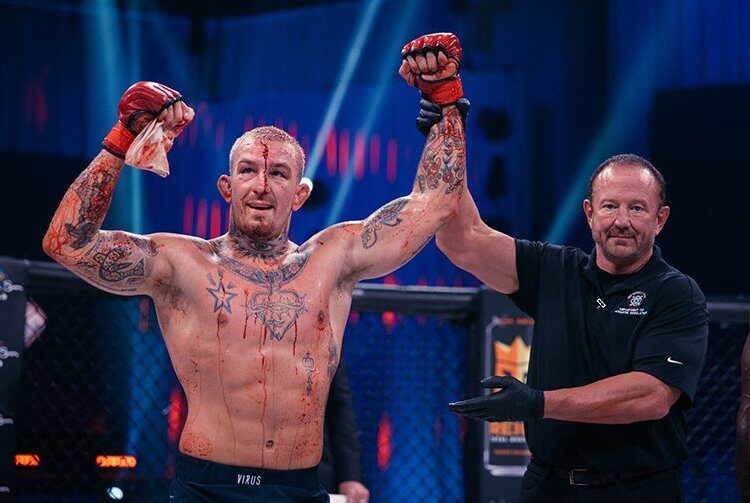 La espeluznante imagen de un luchador de la MMA que recorre el mundo