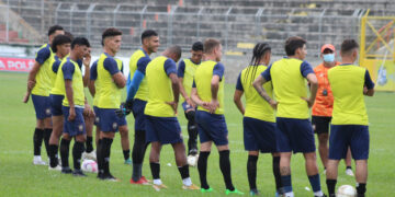 Comienzan los despidos en C.D. Águila