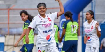 Brenda Cerén, de Alianza Women: «A los hombres no les gusta jugar a la 1:00 pm y nosotras jugamos a esa hora»