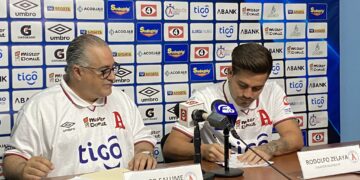 Rodolfo Zelaya renueva con Alianza FC por cuatro torneos cortos