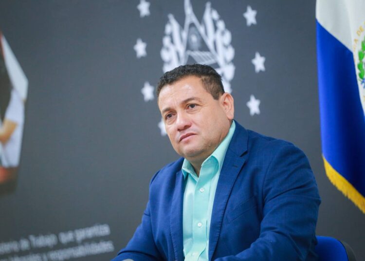 Ministro de Trabajo Rolando Castro informa que han encontrado más de 300 plazas fantasmas en la alcaldía de San Salvador
