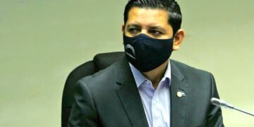 Diputado Urbina: Gobiernos anteriores usaban hospitales para hacer negocios