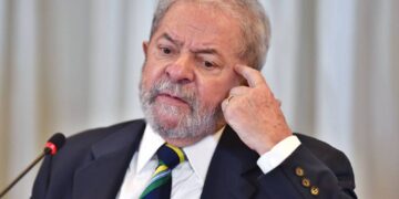 Un sondeo apunta que Lula ganaría con un amplio margen a Bolsonaro en las elecciones presidenciales en Brasil en el 2022
