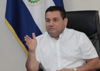 Ministro Castro critica irresponsabilidad de Fito Salume de promover el hacinamiento en partido de fútbol