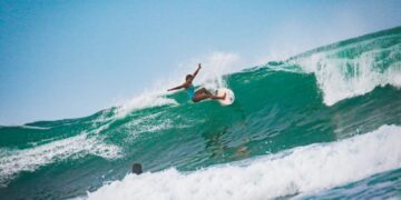 Prestigiosa revista de viajes destaca a El Salvador como un destino emergente de clase mundial para el surf