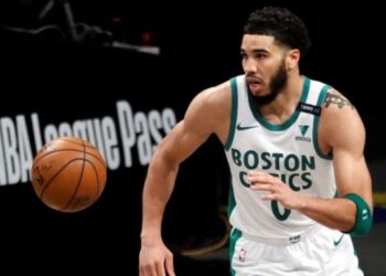 Jayson Tatum con Boston Celtics, líder de la tercera mayor remontada de la historia de la NBA