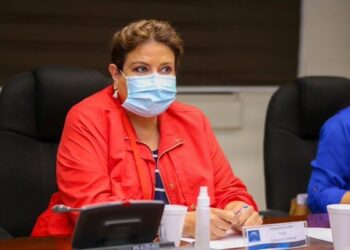 Margarita Escobar reaparece después de faltar a tres sesiones de comisión de Economía