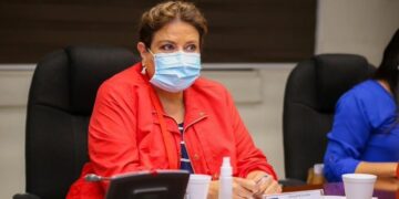 Margarita Escobar reaparece después de faltar a tres sesiones de comisión de Economía